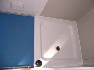 Bungalows de d&eacute;samiantage 4m<br />3 compartiments douche