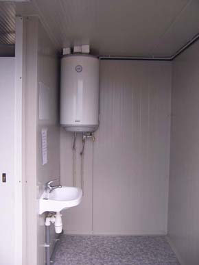 bungalow-sanitaire-sur-mesures-lavabo-chauffe-eau.jpg