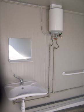 chauffe-eau-sanitaire-PMR-sur-mesures-2wc-1douche-1urinoir.jpg