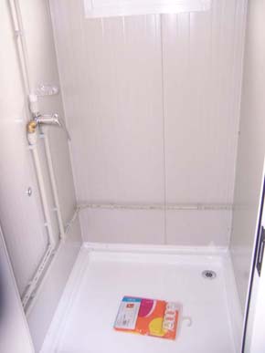 douche-sanitaire-PMR-sur-mesures-2wc-1douche-1urinoir.jpg