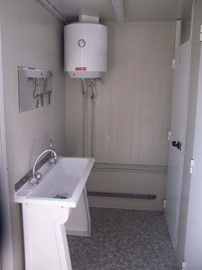 lavabos-sanitaire-PMR-sur-mesures-2wc-1douche-1urinoir.jpg